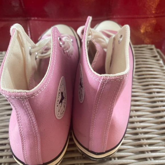 Pink Chuck Taylor Converse All Star Sneakers size 12 women’s/10 mens NWOT - Picture 2 of 4